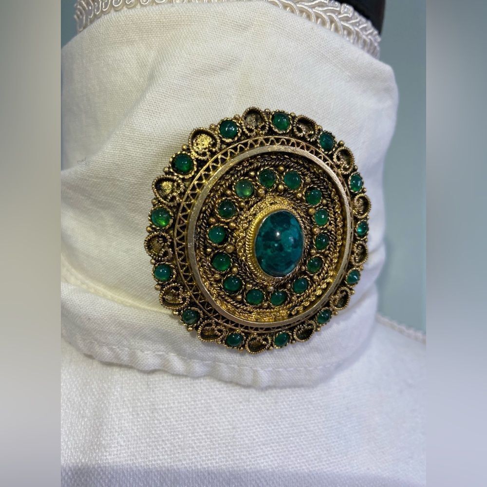 Golden Pendant and brooch with Emerald Green Stones - Picture 2 of 8